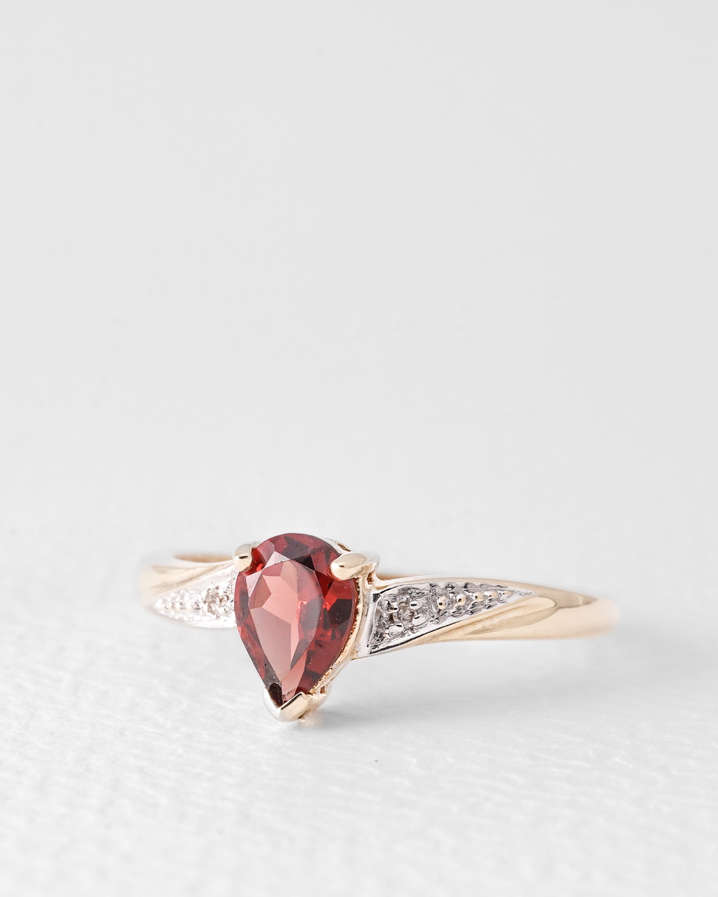 Zina | Vintage Granaat & Diamant Ring