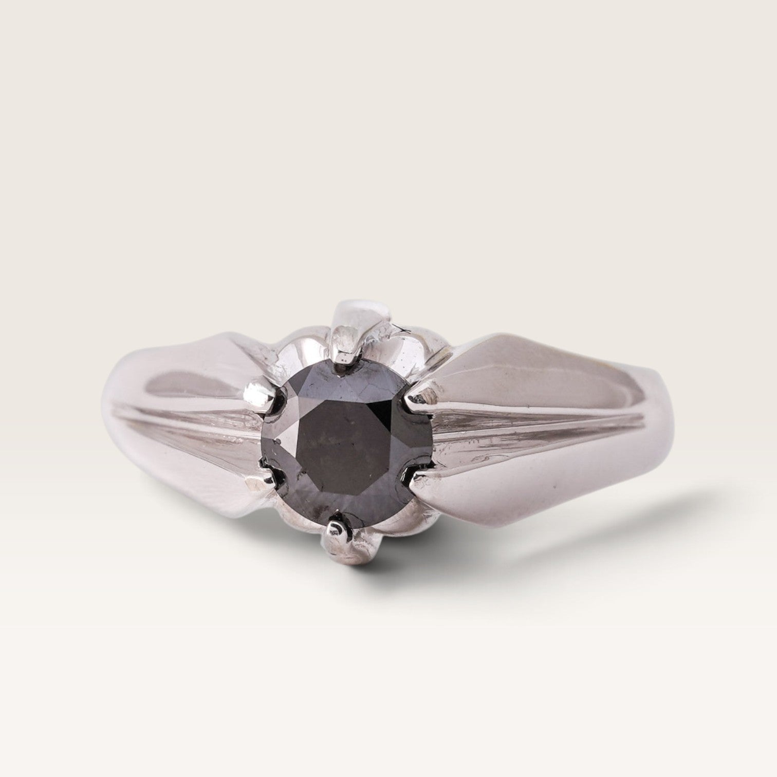 Danika | 14K Black Diamond Solitaire Ring - Menina Amsterdam
