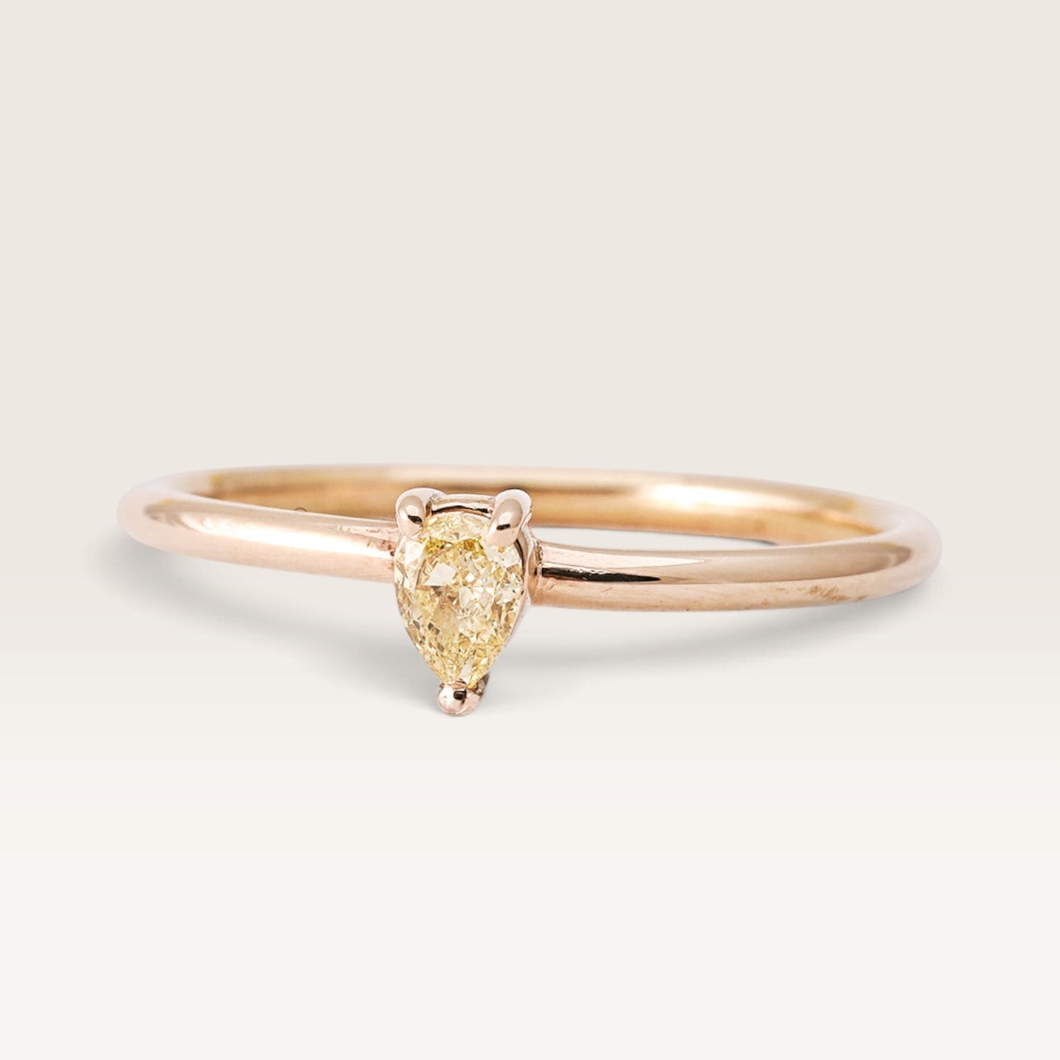 Elyza | 14K Yellow Diamond Ring - Menina Amsterdam