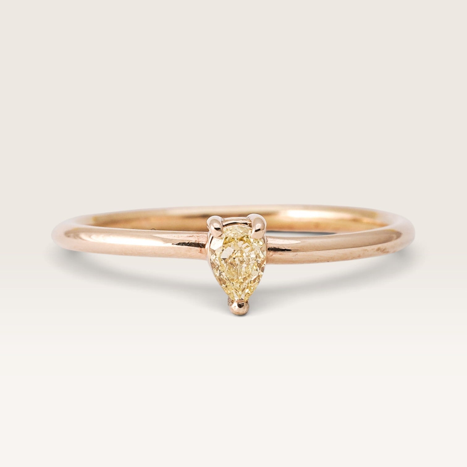 Elyza | 14K Yellow Diamond Ring - Menina Amsterdam