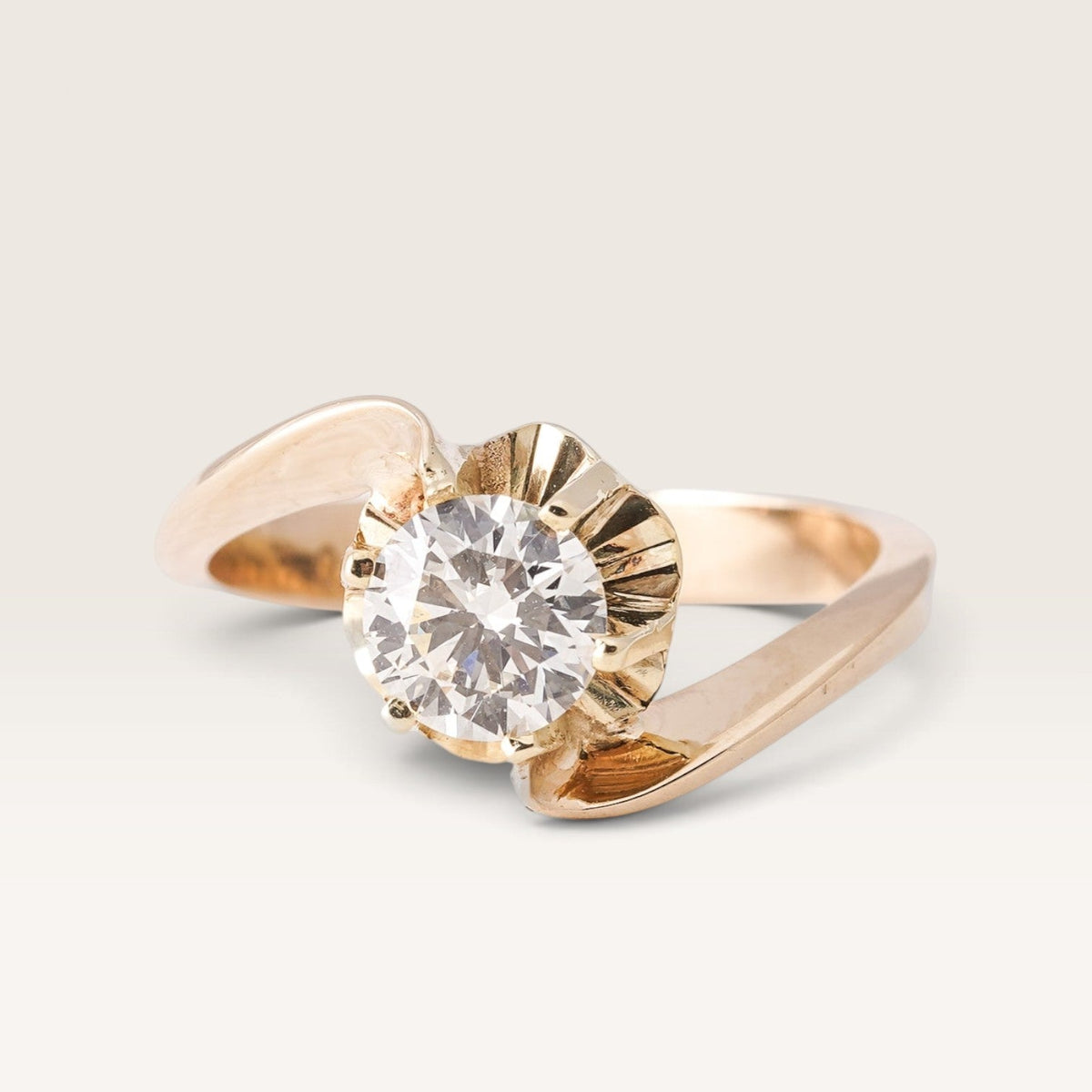 Genevieve | 14K Diamant Solitair Twist Ring - Menina Amsterdam
