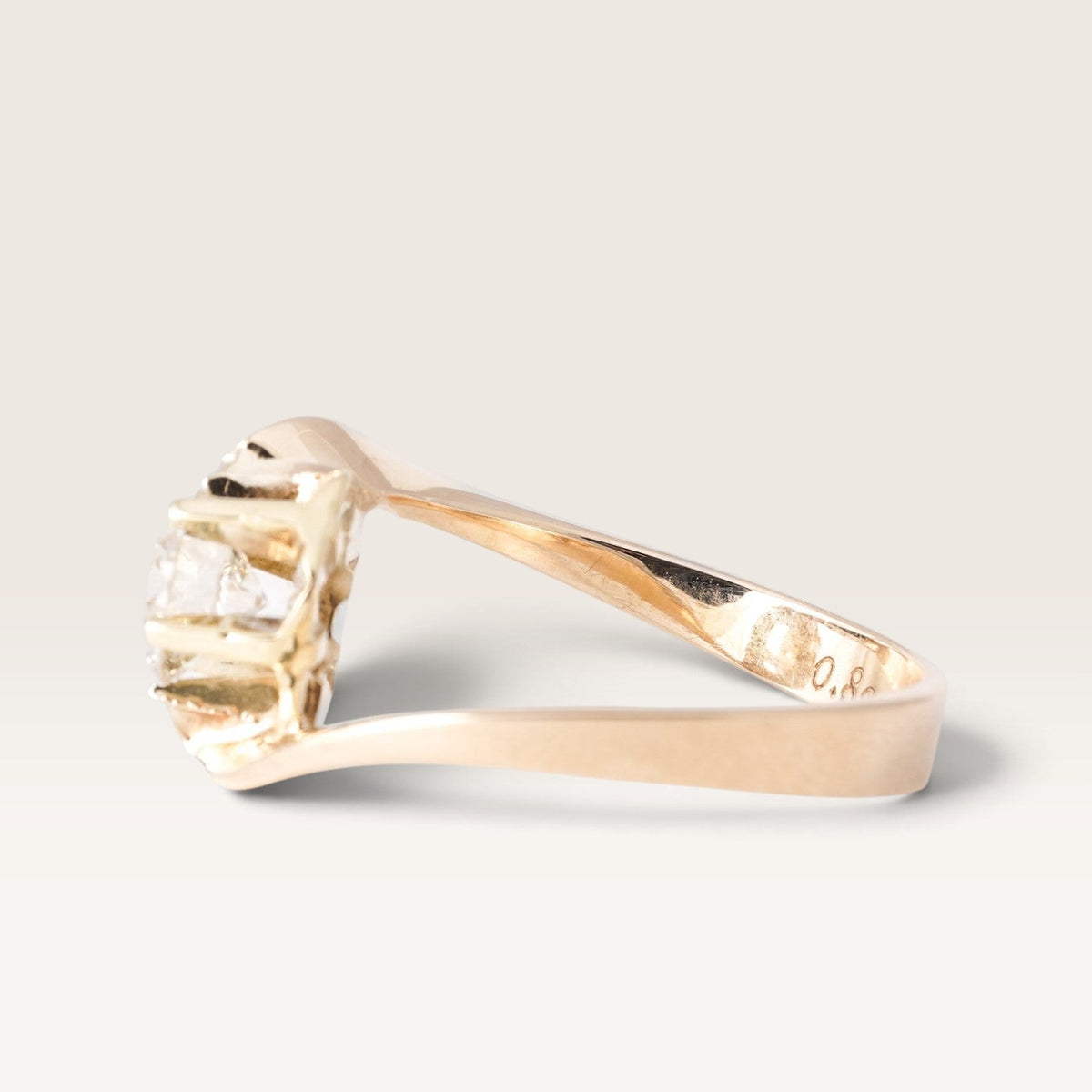 Genevieve | 14K Diamant Solitair Twist Ring - Menina Amsterdam
