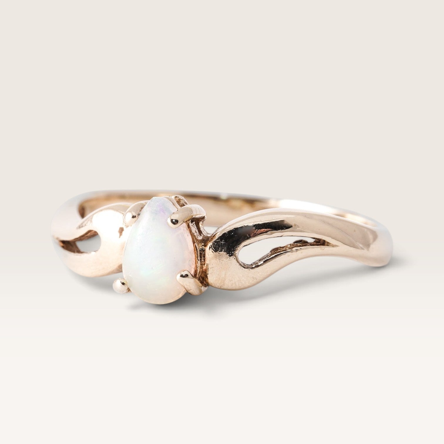 Lois | Vintage Opal Solitaire Ring - Menina Amsterdam