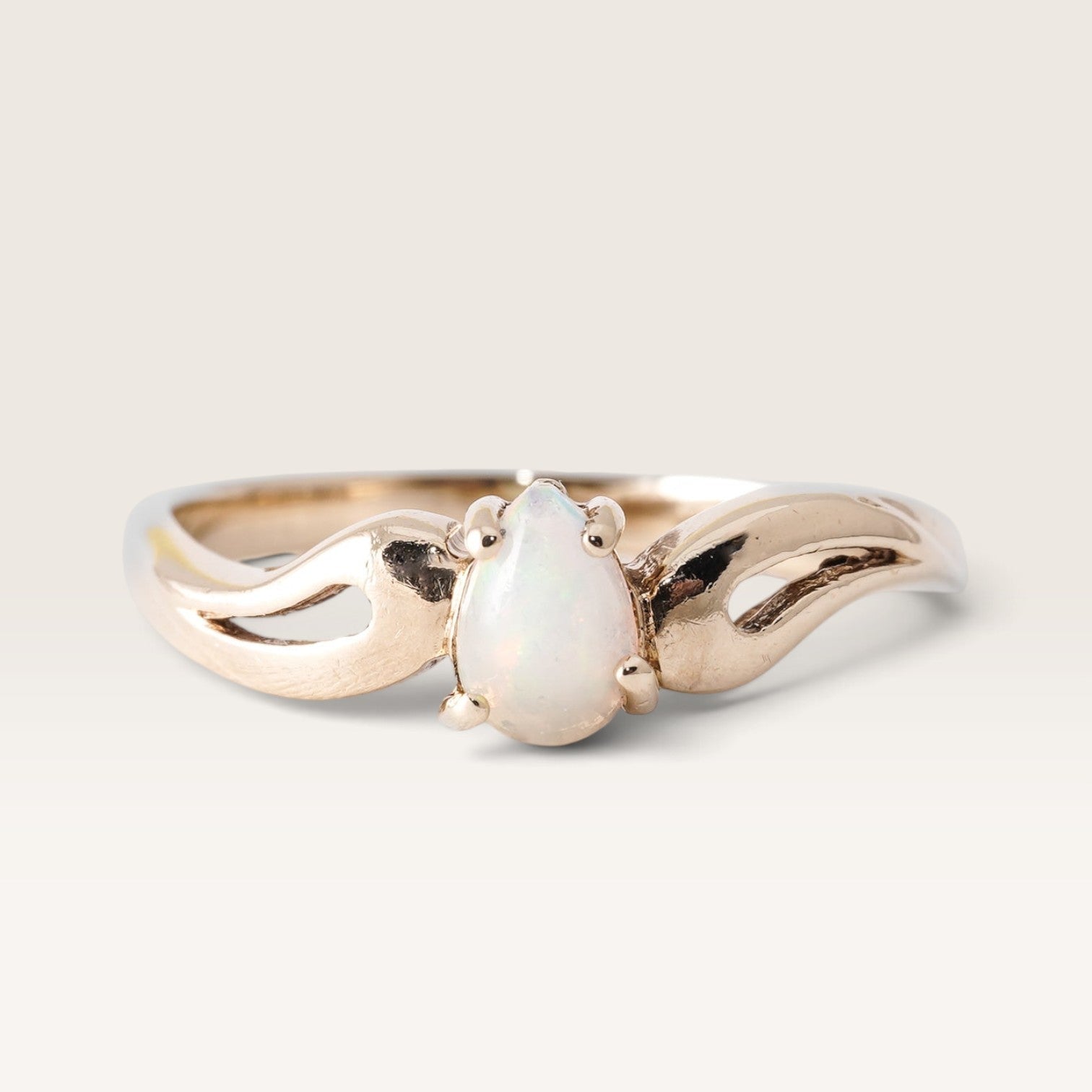 Lois | Vintage Opal Solitaire Ring - Menina Amsterdam