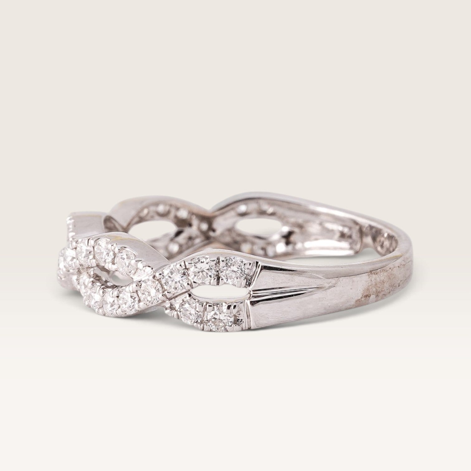 Mira | 14K Diamond Solitaire Ring - Menina Amsterdam