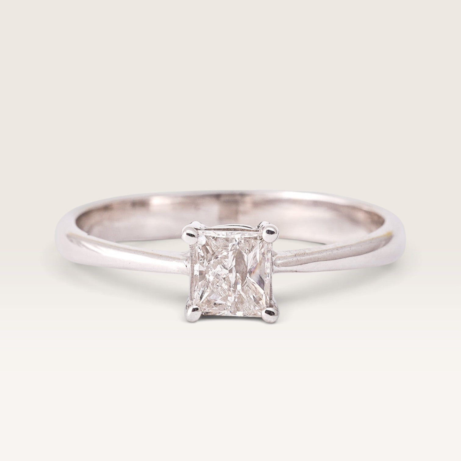 Oriella | 14K Diamond Solitaire Ring - Menina Amsterdam