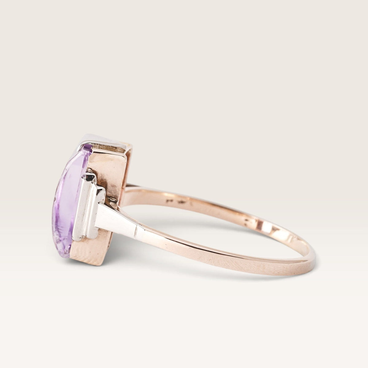 Serenya | Vintage Two Tone Amethist Solitaire Ring - Menina Amsterdam