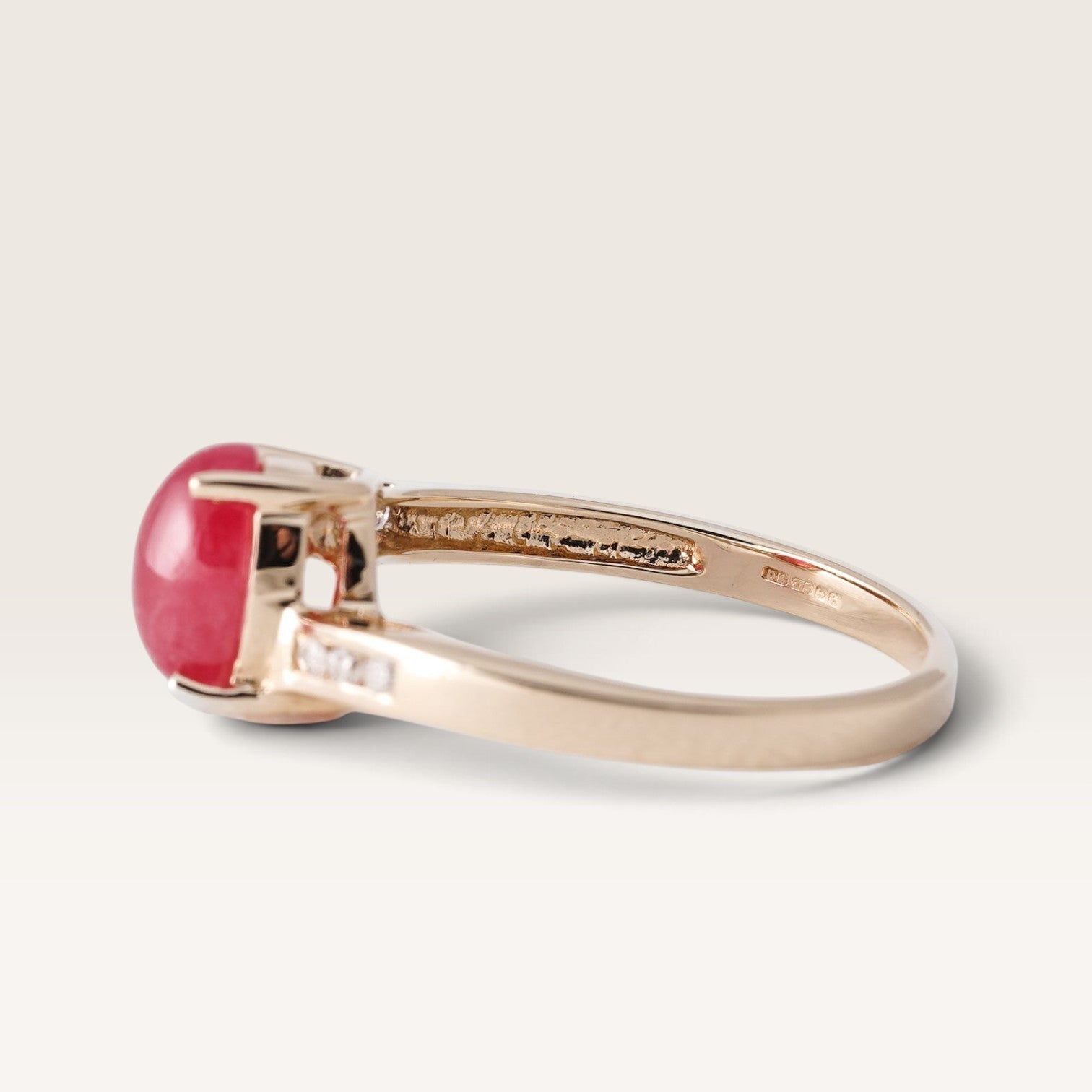 Sofie | Vintage Cabochon Ruby Solitaire & Diamond Details Ring - Menina Amsterdam