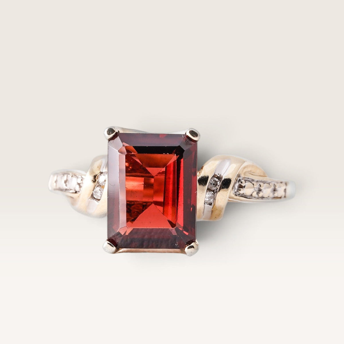 Varelia | Vintage Granaat & Diamant Solitair Ring - Menina Amsterdam
