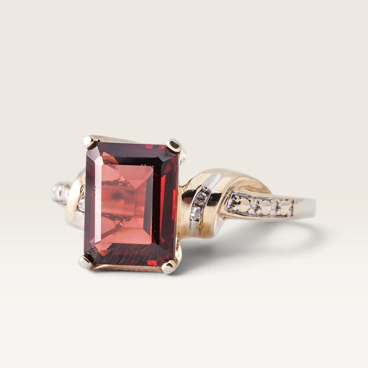 Varelia | Vintage Granaat & Diamant Solitair Ring - Menina Amsterdam