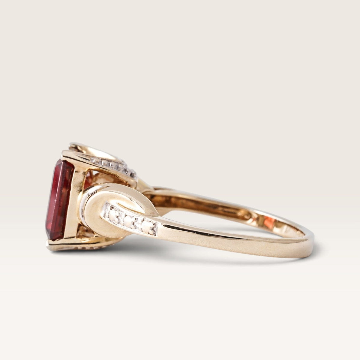 Varelia | Vintage Granaat & Diamant Solitair Ring - Menina Amsterdam