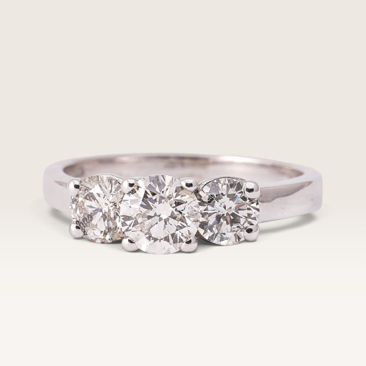 Yarina | 18K Diamond Three-Stone Ring - Menina Amsterdam