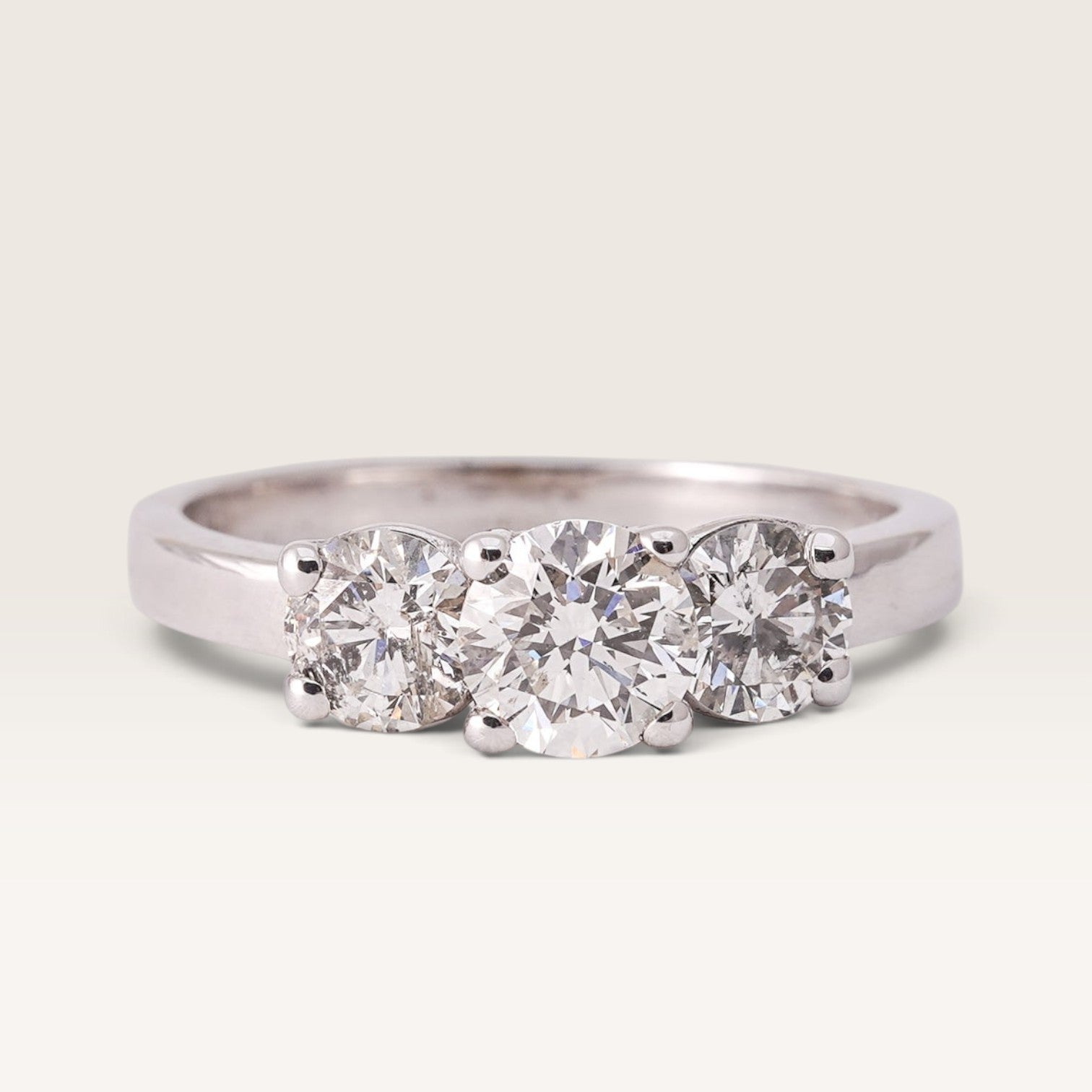 Yarina | 18K Diamond Three-Stone Ring - Menina Amsterdam