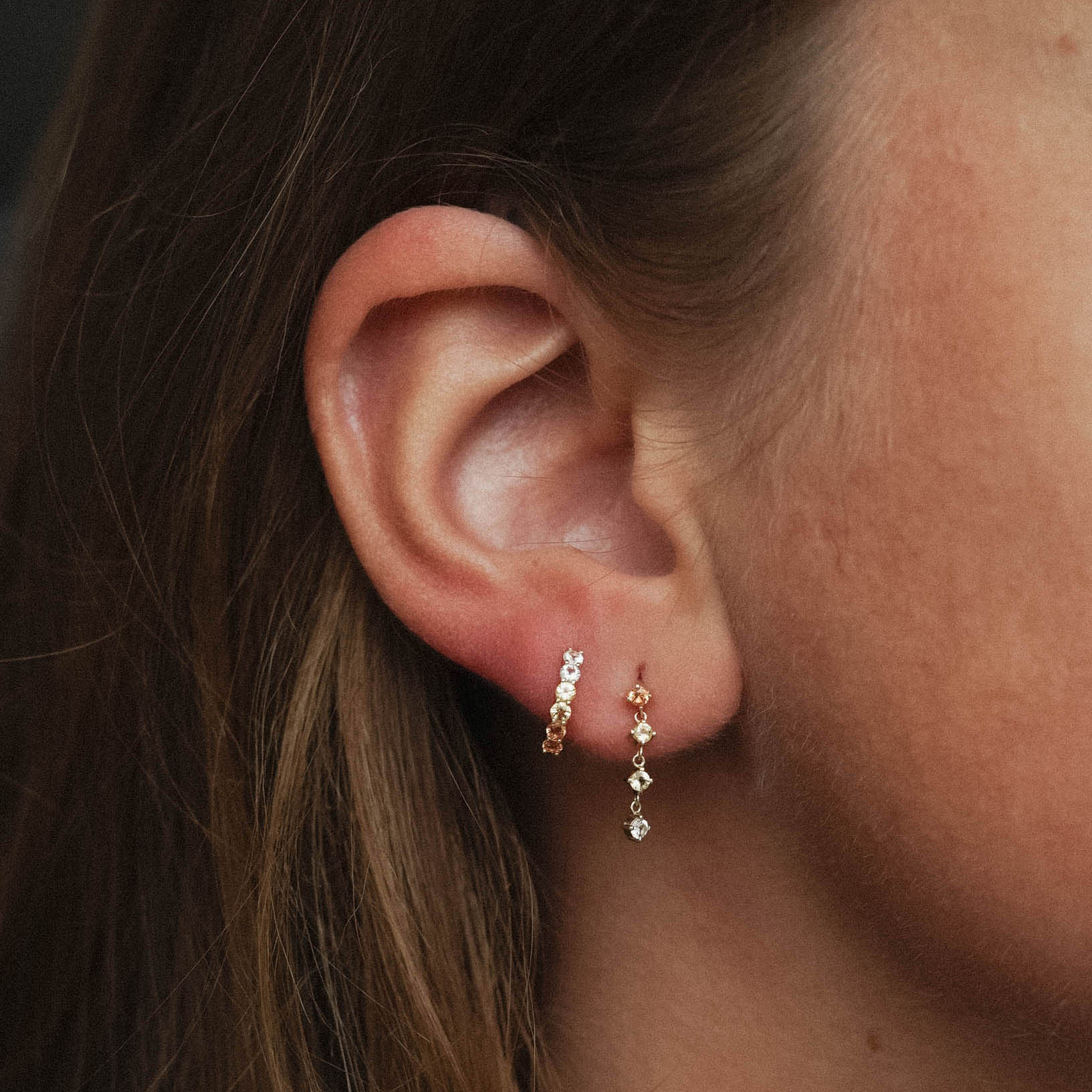 Aureline | 14K Multicolor Sapphire & Crystal Pavé Huggies - Menina Amsterdam