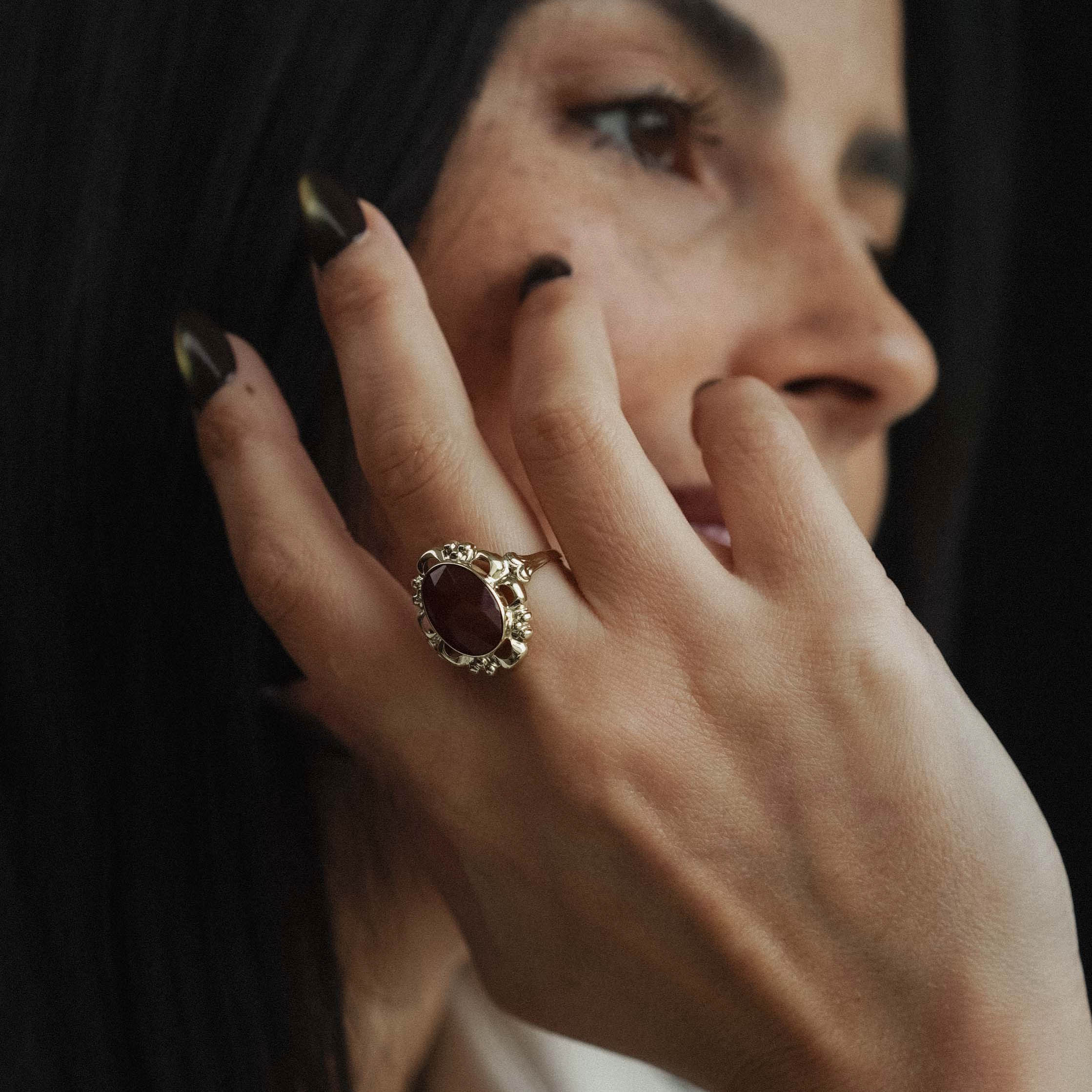 Aven | 14K Granaat Statement Ring - Menina Amsterdam