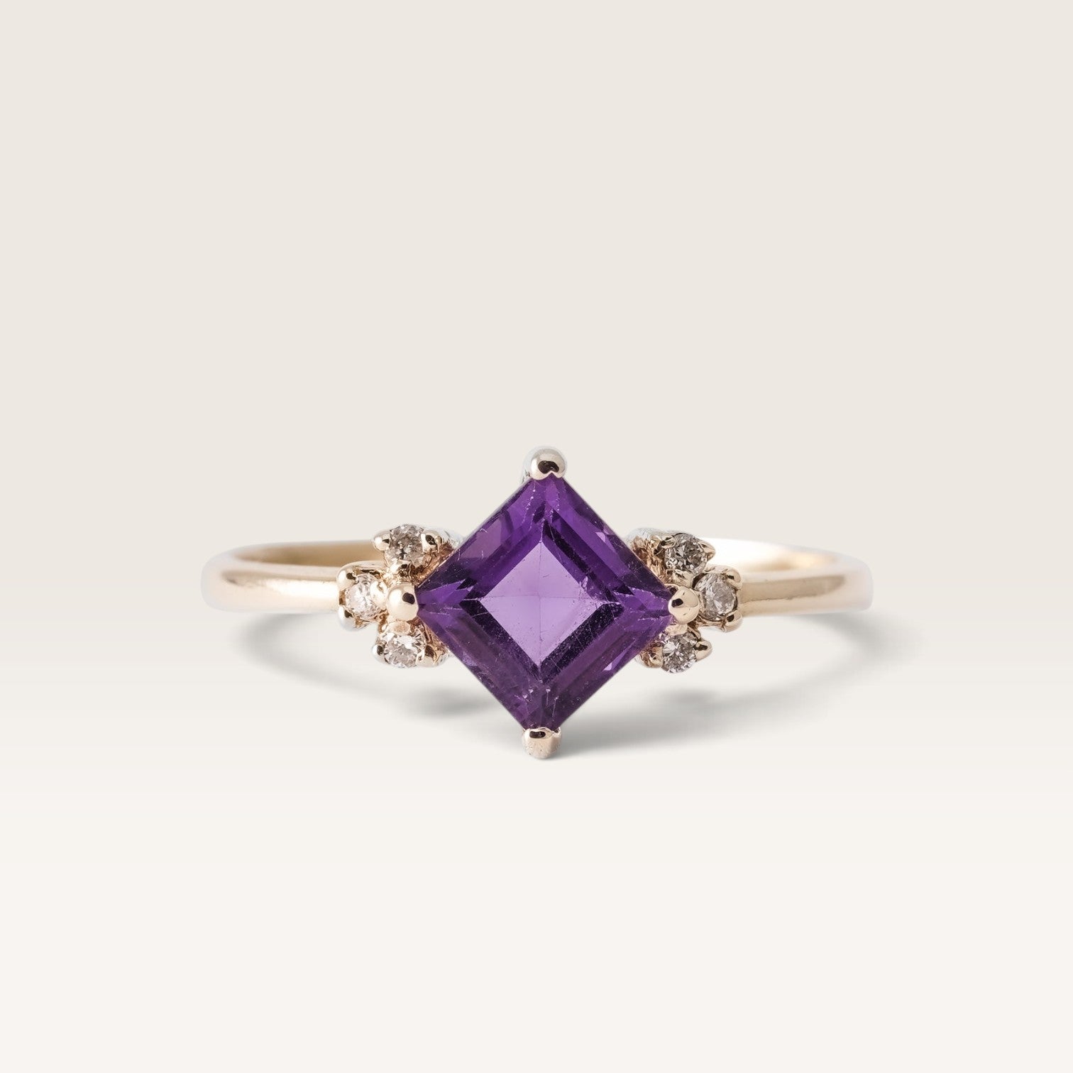 Esmeralda | Vintage Amethist Solitaire & Diamant Details Ring - Menina Amsterdam