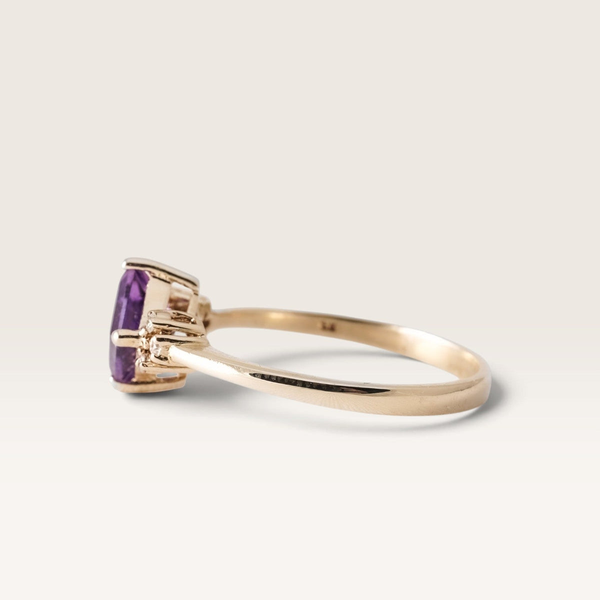 Esmeralda | Vintage Amethist Solitaire & Diamant Details Ring - Menina Amsterdam