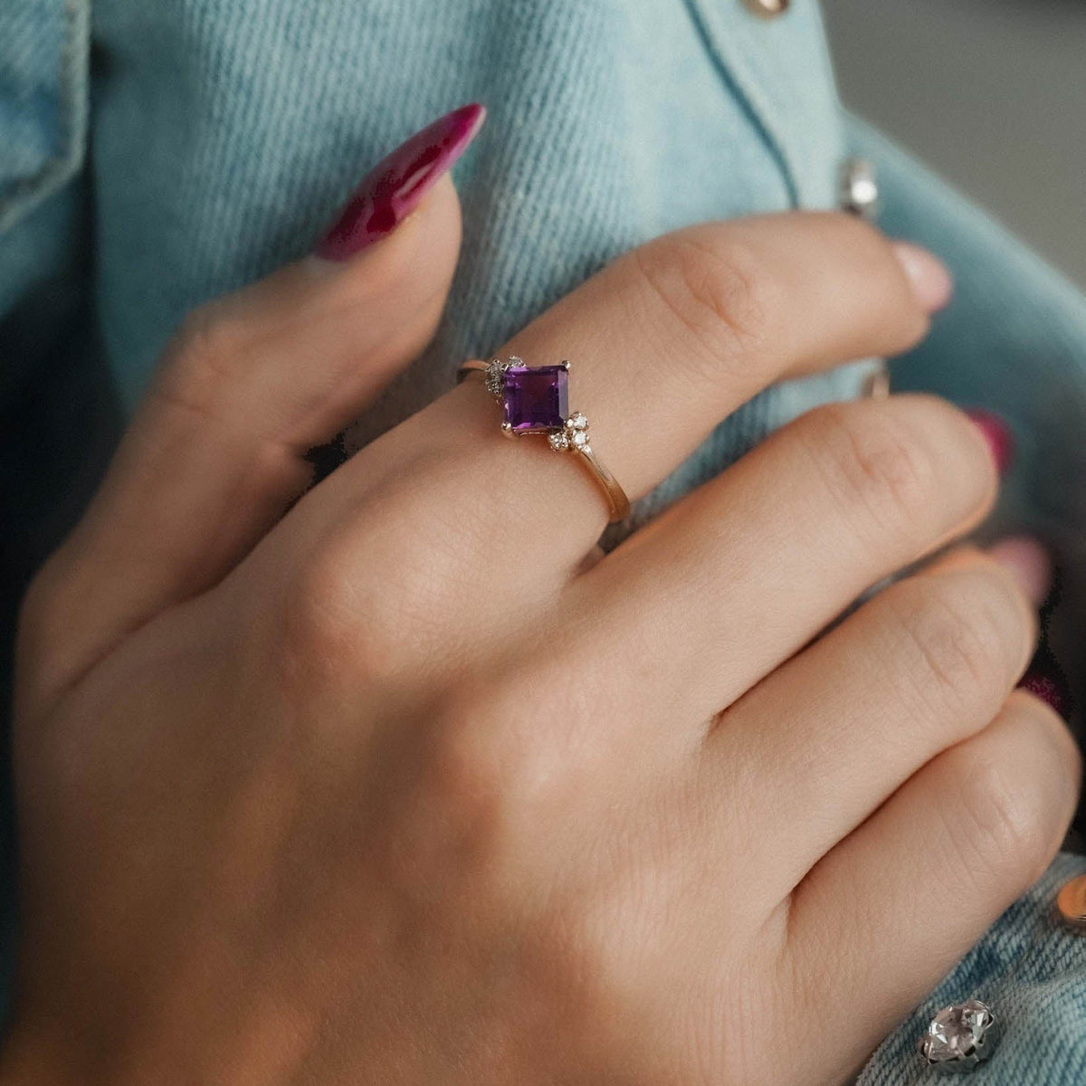 Esmeralda | Vintage Amethist Solitaire & Diamant Details Ring - Menina Amsterdam