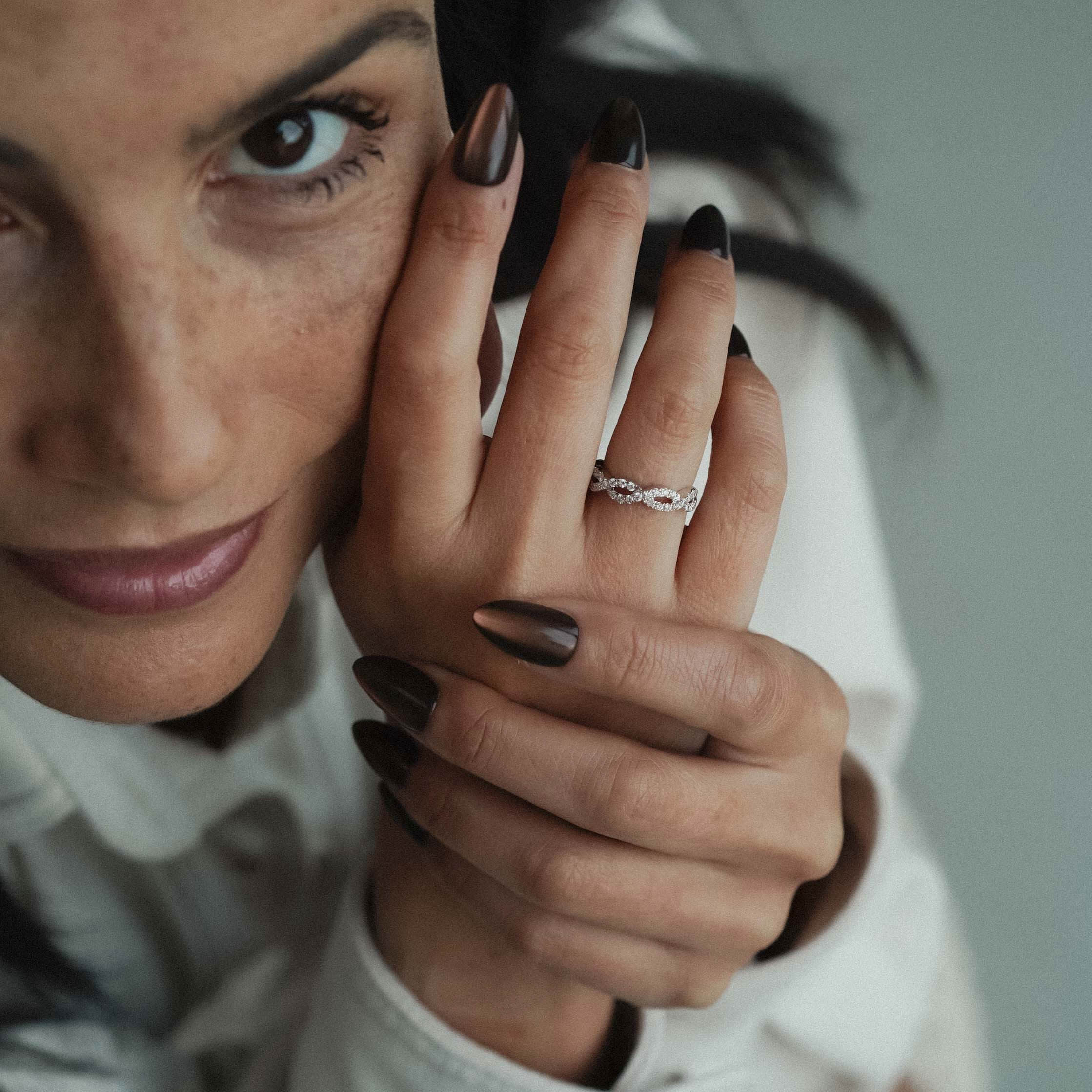 Mira | 14K Diamond Solitaire Ring - Menina Amsterdam
