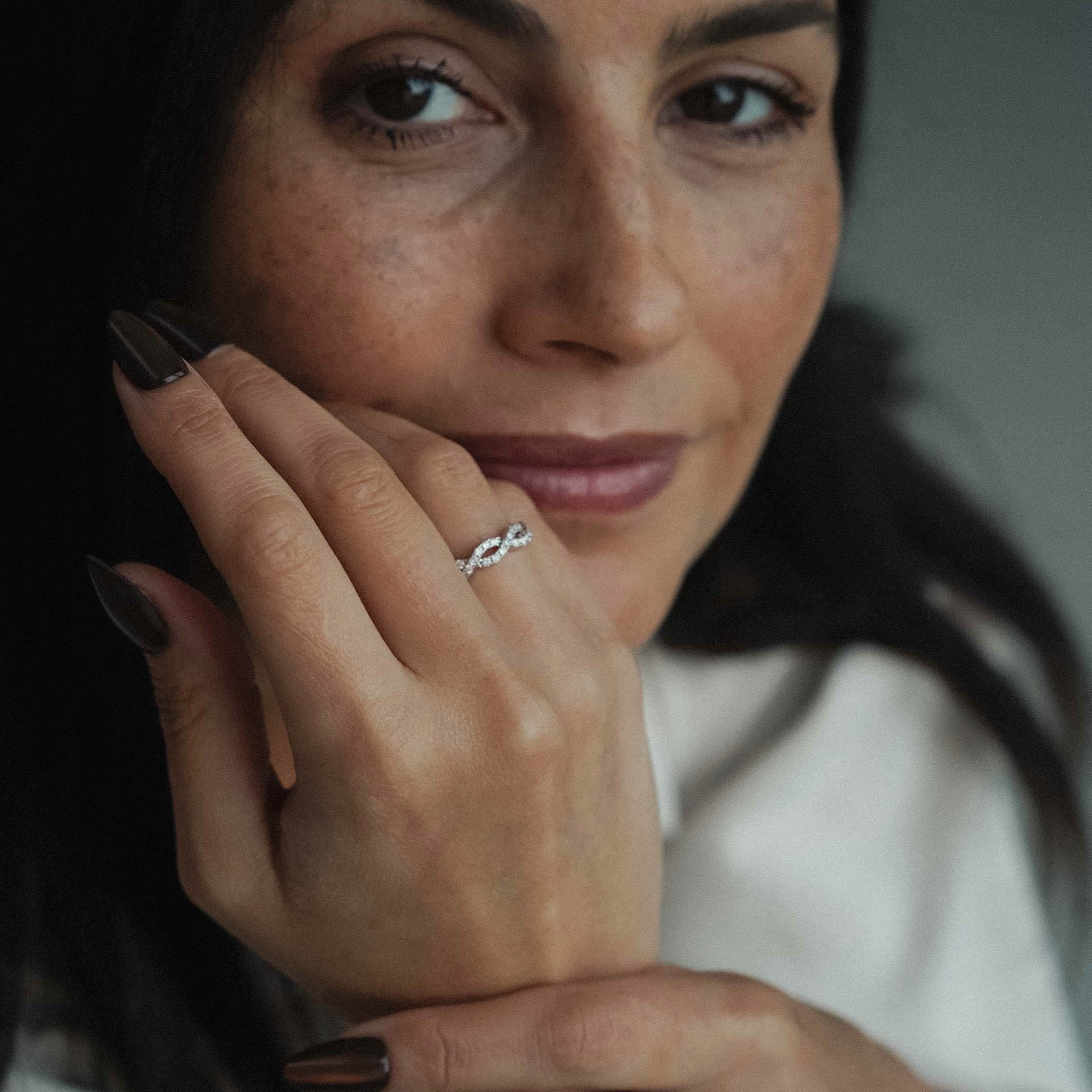 Mira | 14K Diamond Solitaire Ring - Menina Amsterdam