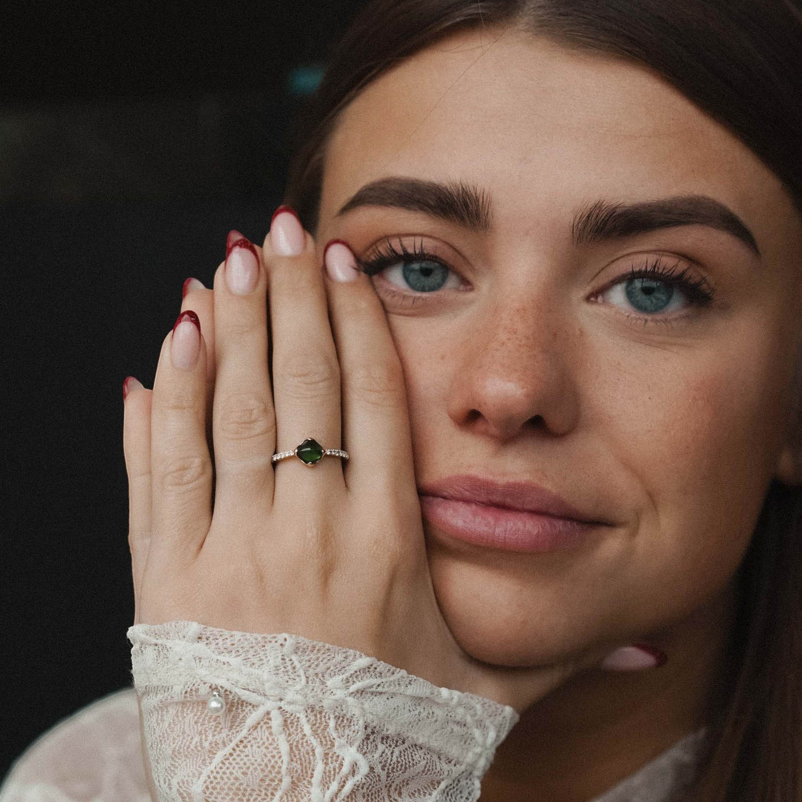 Mirella | Vintage Diopsiet en Witte Saffier Solitaire Ring - Menina Amsterdam