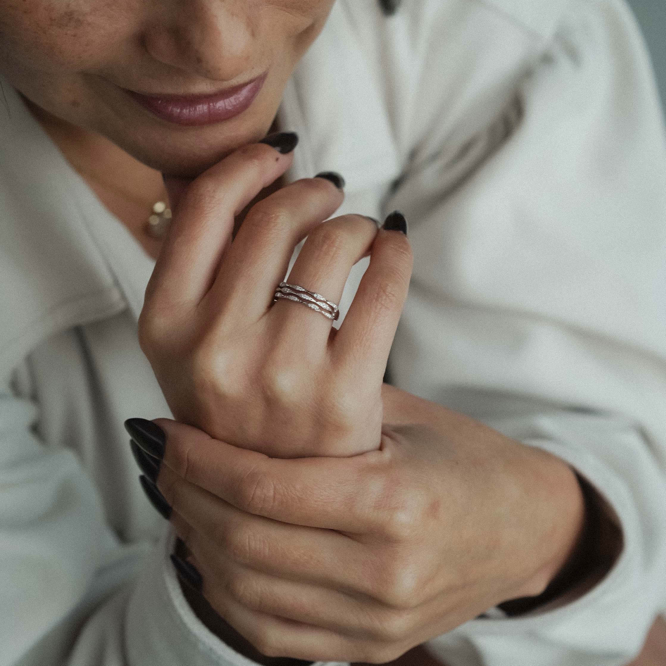Nira | 14K Diamond Band Ring - Menina Amsterdam