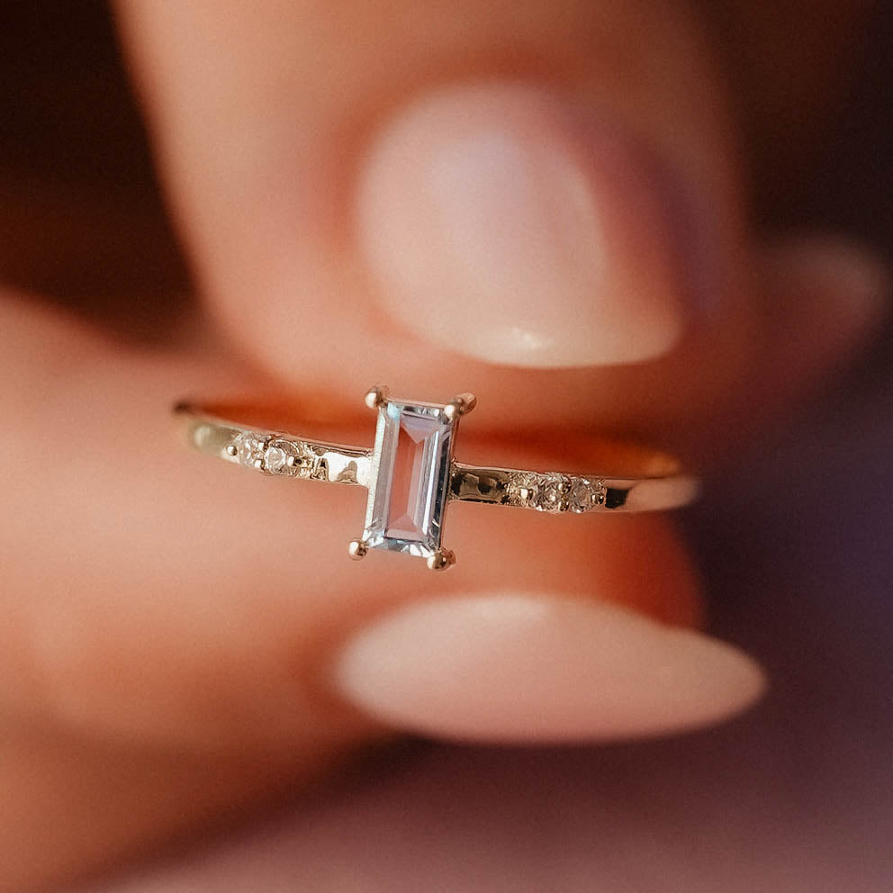 Nova | Aquamarijn Baguette & Diamant Ring - Menina Amsterdam