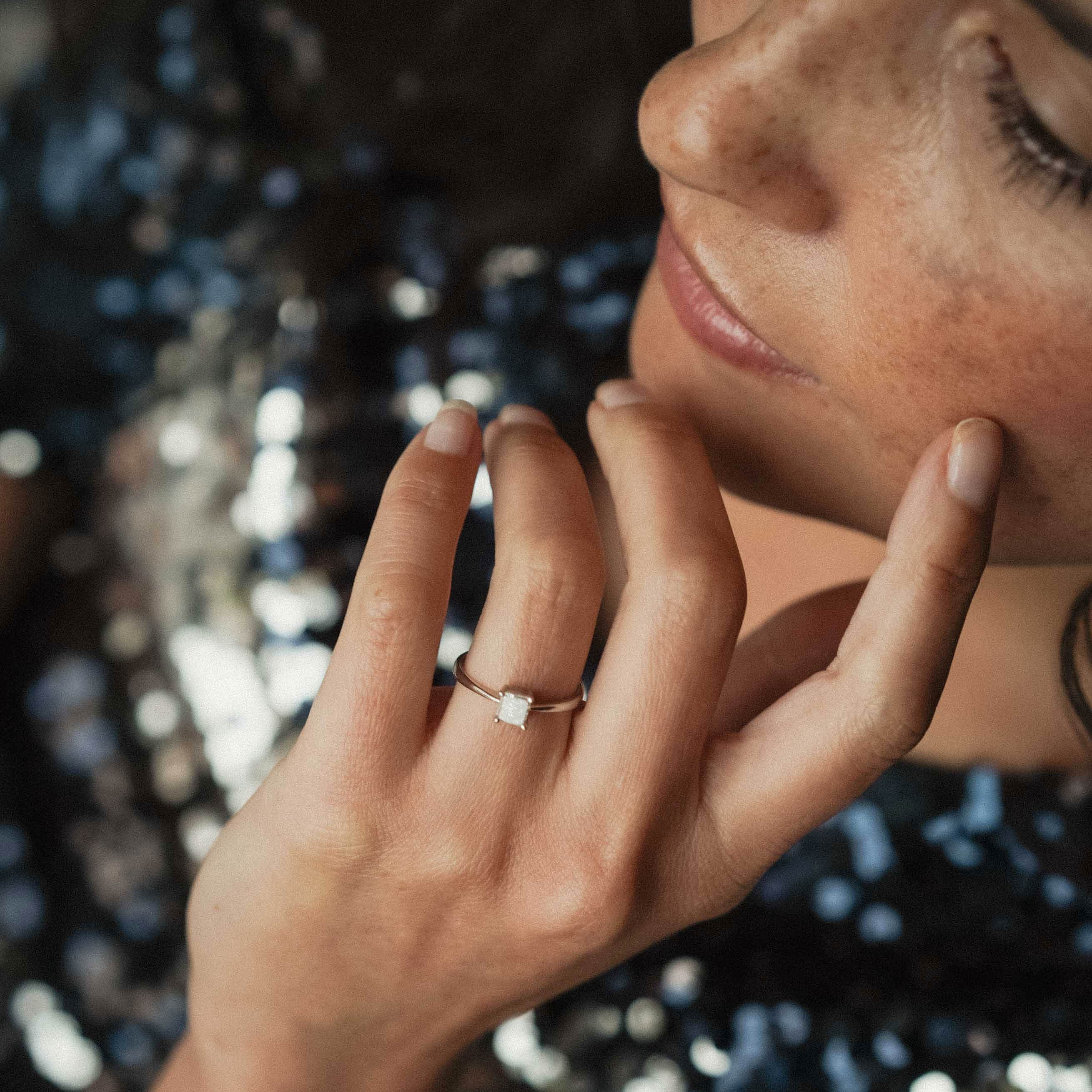 Oriella | 14K Diamond Solitaire Ring - Menina Amsterdam