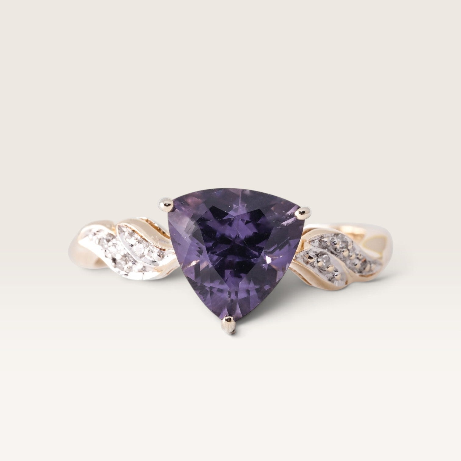 Ysera | Vintage Kwarts Solitaire & Diamant Details Ring - Menina Amsterdam